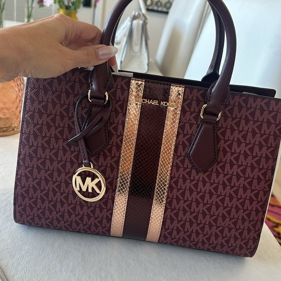 BRAND NEW MICHAEL KORS BAG! Rose gold stripe on front! Burgundy colors! - Picture 12 of 17